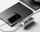 Благодаря раннему предложению power bank подешевеет до $149. На фото: Sharge 300 питает 3 устройства одновременно.