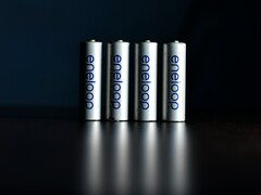 Изображение, показывающее четыре элемента питания AA