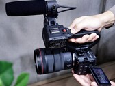 Canon EOS C50 заключает полнокадровый сенсор и функции видеосъемки в компактный корпус. (Источник изображения: Canon)