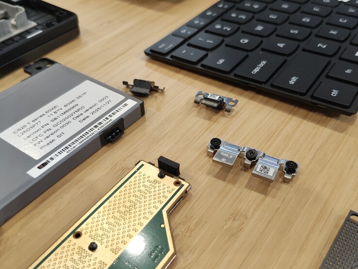 Некоторые из блоков CRU ноутбука ThinkPad T14 Gen 7.