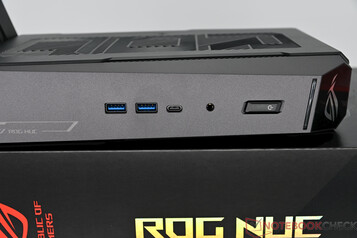 Asus ROG NUC 15 - Разъемы на передней панели
