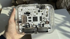 Прозрачный прототип FPGA-консоли SuperStation One Lite за $200 с видимой внутренней печатной платой