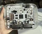 Прозрачный прототип FPGA-консоли SuperStation One Lite за $200 с видимой внутренней печатной платой