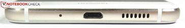 Снизу: micro-USB, динамик