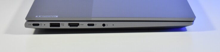 слева: USB-C 3.2 Gen 2, USB-A 3.2 Gen 1, HDMI, Thunderbolt 4, 3,5 мм аудио