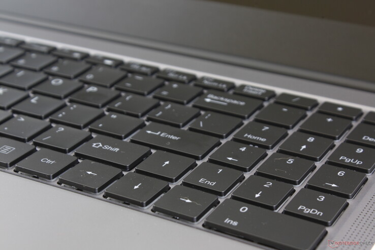 Chuwi LapBook Plus - один из немногих 15,6-дюймовых ноутбуков с полноразмерными клавишами стрелок и NumPad