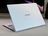 Ультрабук весом 1 кг с чипом Arrow Lake и удобными клавишами - Обзор Honor MagicBook Art 14 2025