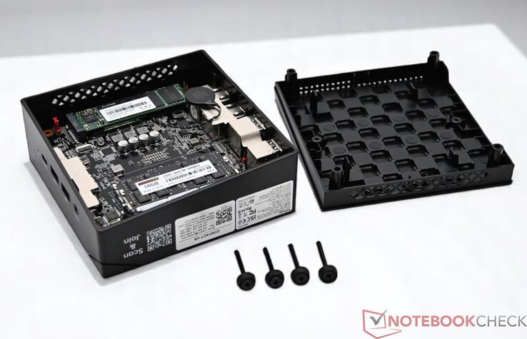 NiPoGi AM06 Pro с открытой нижней частью
