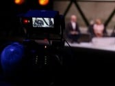 Фотография камеры, снимающей интервью 
