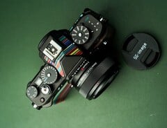 Объектив SG-Image 35 мм f/2,2 позиционируется на рынке как компактный универсальный объектив по доступной цене.