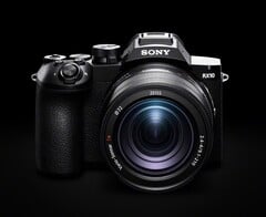 Камера Sony RX10 V оснащена 25-кратным оптическим зумом.