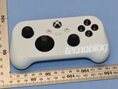 Новый контроллер Xbox от Microsoft имеет сравнительно приземистый форм-фактор.