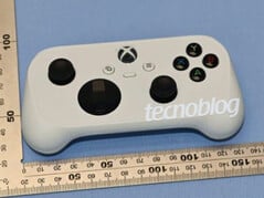 Новый контроллер Xbox от Microsoft имеет сравнительно приземистый форм-фактор.