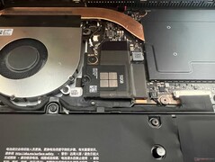 Surface Laptop 13 (2025, модель с Snapdragon): Съемный носитель данных. Источник изображения: Андреас Остхофф - Notebookcheck