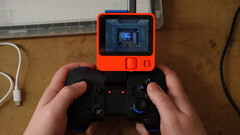 Игры на Rabbit R1 не так уж плохи, если у Вас есть беспроводной контроллер и Вас не смущает крошечный экран (источник изображения: Bringus Studios)