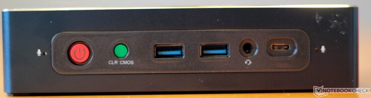 Спереди: Микрофон, кнопка питания, кнопка сброса BIOS/UEFI, 2x USB A 3.0, аудио 3.5 мм, USB C 3.0 (DisplayPort), микрофон