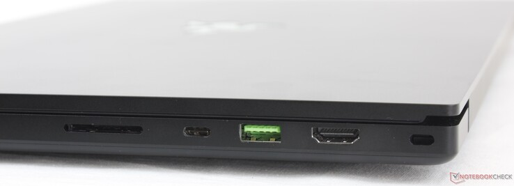 Правая сторона: картридер UHS-III, USB Type-C + Thunderbolt 3, USB 3.2 Gen. 2, HDMI 2.0b, слот замка Kensington