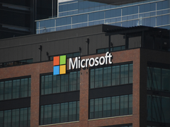 Логотип/знак Microsoft на здании