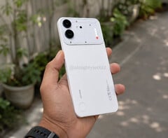 В сеть просочилось изображение готовящегося к выпуску смартфона (4b).