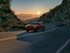 Toyota 2026 C-HR (на фото) - это аккумуляторный электромобиль. (Источник изображения: Toyota)