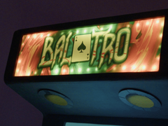 Логотип Balatro на игровом автомате