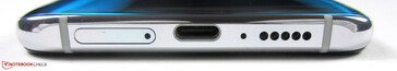 Нижняя грань: лоток SIM, порт USB Type-C, микрофон, динамик