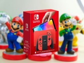 Nintendo выпустила Switch OLED в октябре 2021 года. (Источник изображения: Nintendo, Ryan Quintel на Unsplash, отредактировано)
