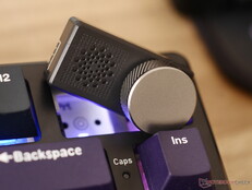 Металлическая ручка настраивается и снимается. 