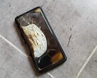 Несмотря на обновление, аккумулятор Google Pixel 6a по-прежнему может представлять опасность возгорания. (Источник изображения: footymanageraddict, Reddit)