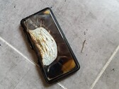 Несмотря на обновление, аккумулятор Google Pixel 6a по-прежнему может представлять опасность возгорания. (Источник изображения: footymanageraddict, Reddit)