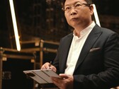 В то время как Mate XTs выйдет на рынок раньше, чем Apple'iPhone 17, тройной раскладушка Samsung Galaxy, скорее всего, последует за ним в конце сентября. (Источник изображения: Huawei)