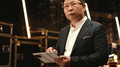 В то время как Mate XTs выйдет на рынок раньше, чем Apple'iPhone 17, тройной раскладушка Samsung Galaxy, скорее всего, последует за ним в конце сентября. (Источник изображения: Huawei)