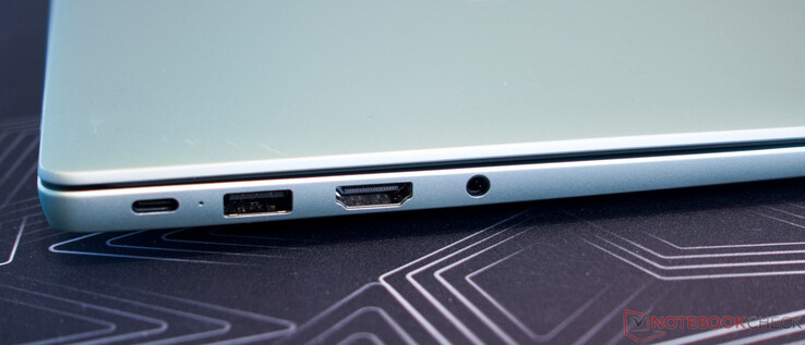 Левая сторона: USB-C (передача данных, зарядка, DisplayPort), USB-A (3.2 Gen 1), HDMI, аудио разъем