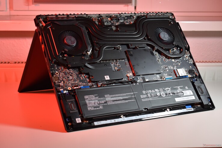 MSI Raider A18: Внутренние компоненты