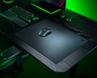 Стеклянный коврик для мыши Razer Atlas Pro показан на столе