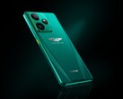 Модель Realme GT 7 Dream Edition была разработана совместно с командой Aston Martin Aramco F1 Team. (Источник изображения: Realme)
