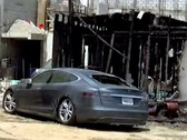 Горящая Tesla была незаконно подключена к линии электропередач (Источник изображения: Nas)