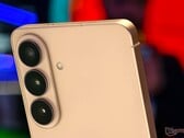 Согласно сообщению из Кореи, компания Samsung подтвердила, что модель Galaxy S27 Ultra будет оснащена исключительно тройной камерой.