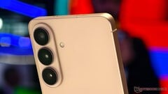 Согласно сообщению из Кореи, компания Samsung подтвердила, что модель Galaxy S27 Ultra будет оснащена исключительно тройной камерой.