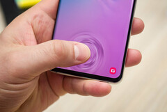 Даже ульразвуковой сканер отпечатков пальцев Galaxy S10 можно обойти? (Изображение: Phone Arena)