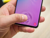 Даже ульразвуковой сканер отпечатков пальцев Galaxy S10 можно обойти? (Изображение: Phone Arena)