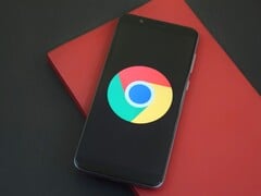 Смартфон с логотипом Google Chrome, иллюстрирующий GLM-5.3 и эксплойт Chrome