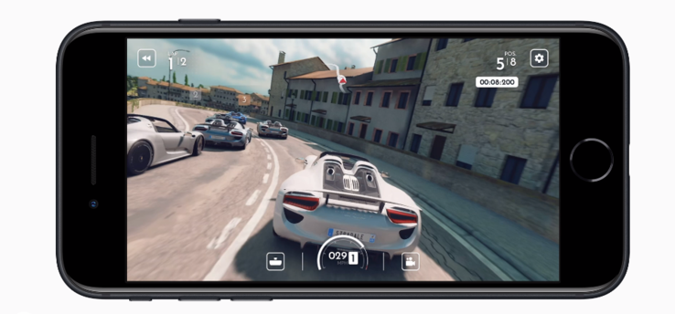Благодаря A15 Bionic новый iPhone SE можно считать игровым смартфоном (Изображение: Apple)