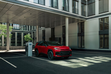 2026 RAV4 PHEV может заряжаться за 30 минут на общественных зарядных станциях.