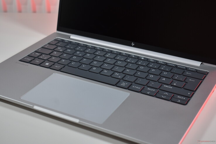 HP EliteBook 8 G1a 14: клавиатура