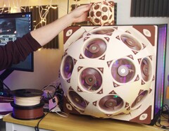 Noctua SuperDome вмещает 15 вентиляторов в боковую панель игрового ПК.