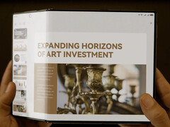 Huawei Mate XT, на фото, должен встретиться в этом году с альтернативой от Samsung. (Источник изображения: Huawei)