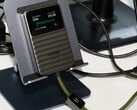Сенсорный экран предоставляет информацию о состоянии изображенного на картинке манекена
