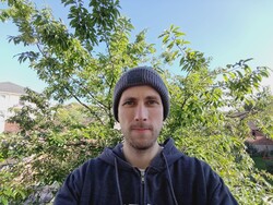 Селфи с фронтальным 13-мегапиксельным объективом