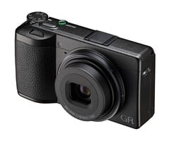 Ricoh анонсирует компактную цифровую камеру GR IV с объективом 28 мм. (Источник изображения: Ricoh)